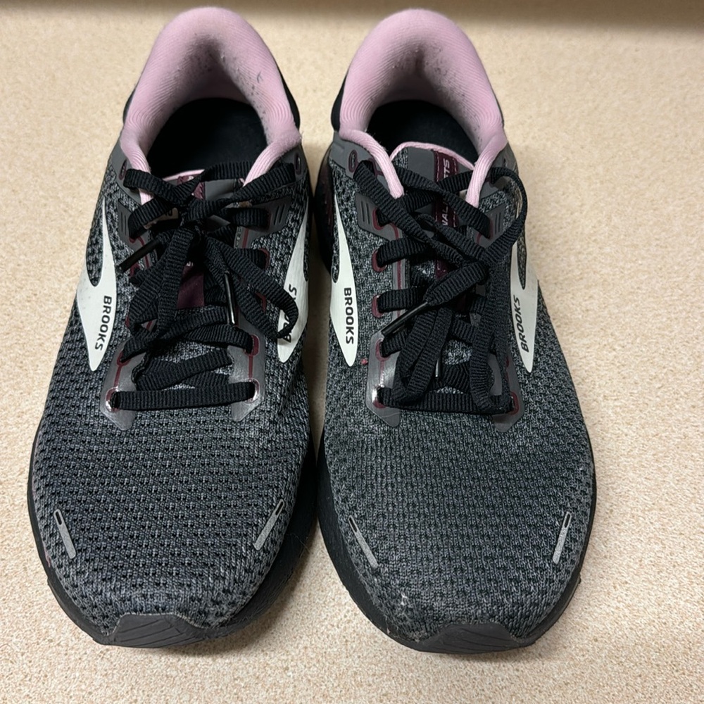 Women’s Brooks Adrenaline GTS Size 9